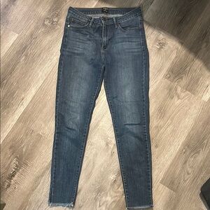 Blue Skinny Jeans with Medium Wash and Tapered Leg